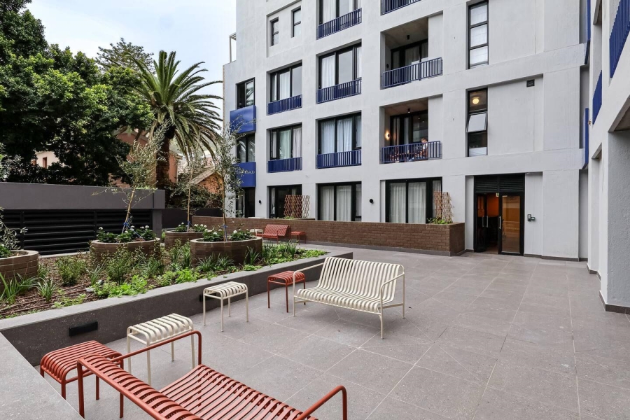 1 Bedroom Property for Sale in Sea Point Western Cape